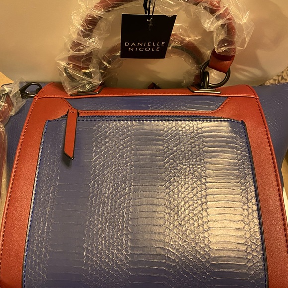 NWT DANIELLE NICOLE Alexandria bag - Picture 3 of 10